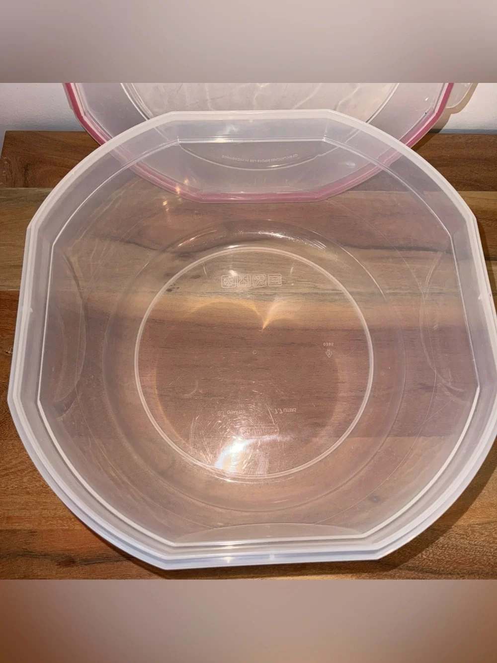 Sterilite Ultra Seal 8.1 qt Food Storage Bowl - Clear With Red Trim Seal